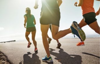 Tênis de corrida com ou sem placa: como saber qual é o melhor para você News