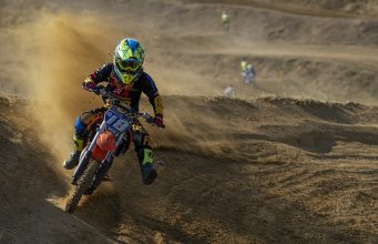 Diferenças entre enduro e motocross: qual é o mais desafiador? extreme, motorcross, motorcycle