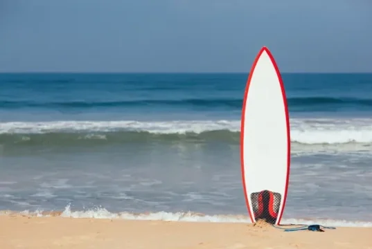 Equipamento Essencial para Surfistas: O que precisa para começar a surfar