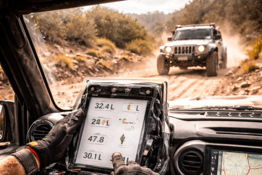 A Arte da Navegação: Como Ler um Roadbook de Rally Raid sem Perder Tempo